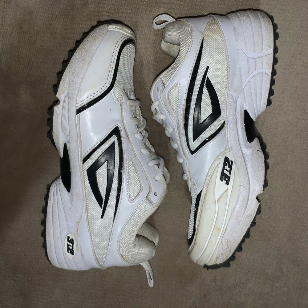 3N2 MOFO Turf Trainer Women’s SZ 6